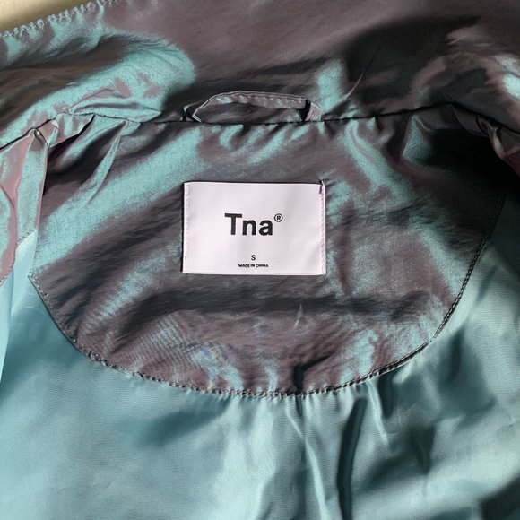 Aritzia TNA Iridescent crop windbreaker size small - Picture 3 of 3